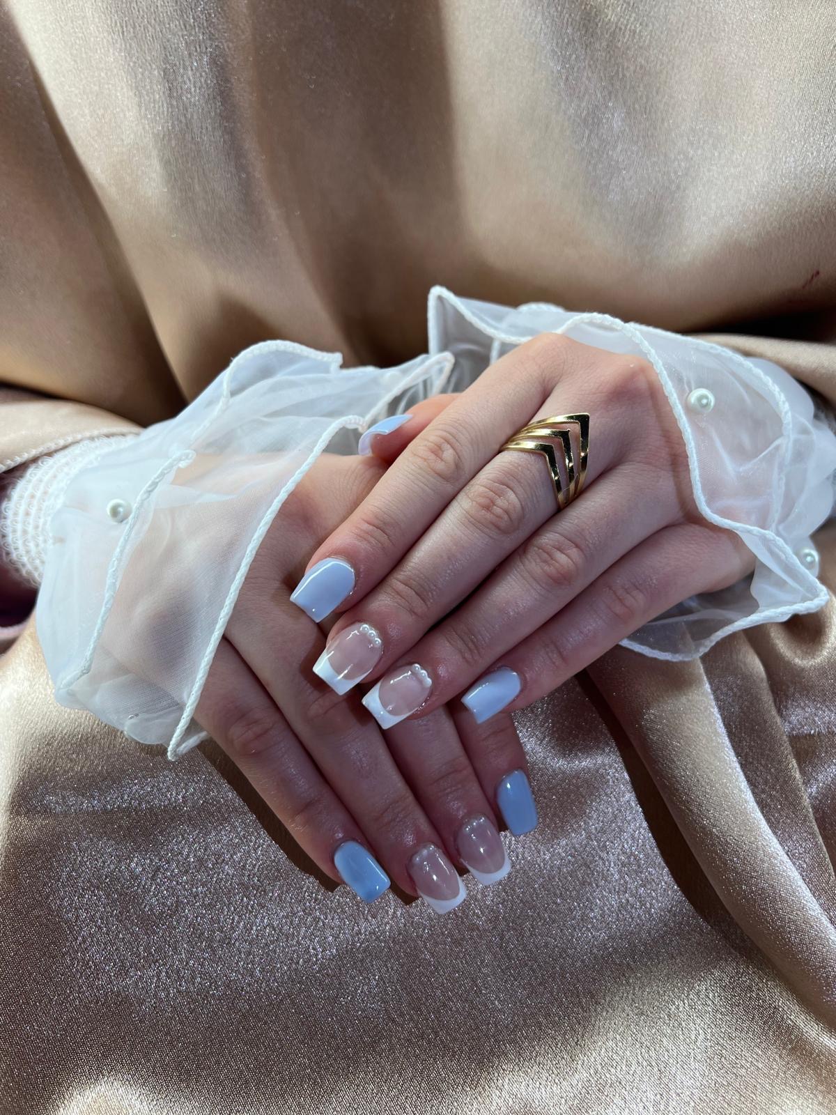 Babyblue French Nageldesign von ELounge Beauty